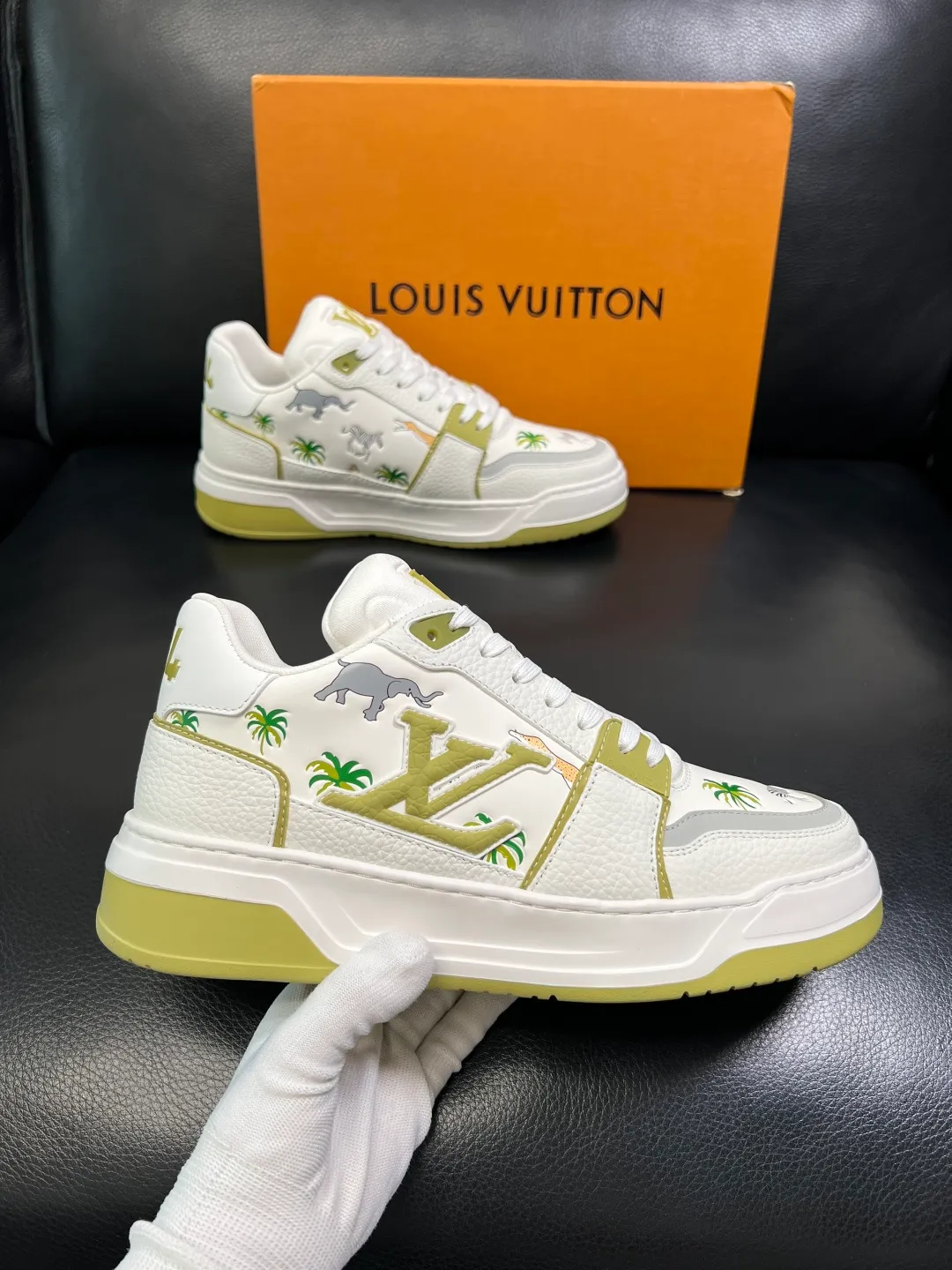 Men's shoes 💰 940 Lv high quality top crafts Louis Vuitton, sports sneakers counter synchronization, uppers imported from Italy, high-quality splicing colorful complex crafts, imported mesh pads soft and comfortable, soles: original soles specially provided by the original factory, T men's shoes 💰U exclusive movable molded soles super comfortable, original factory single goods, code number 39-44 (customized 38 45)